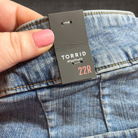 Torrid Size 22 R High Rise 90's Straight Leg Light Wash Jeans NWT - Picture 2 of 13